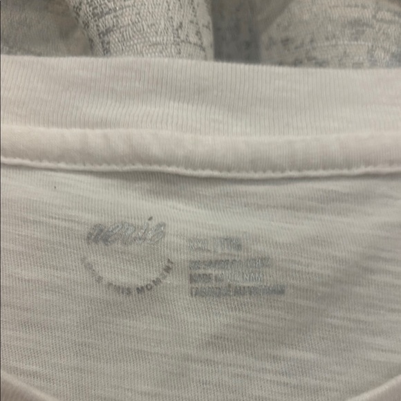 NWT Aerie White T-Shirt with Gold Heart Design - Picture 3 of 5